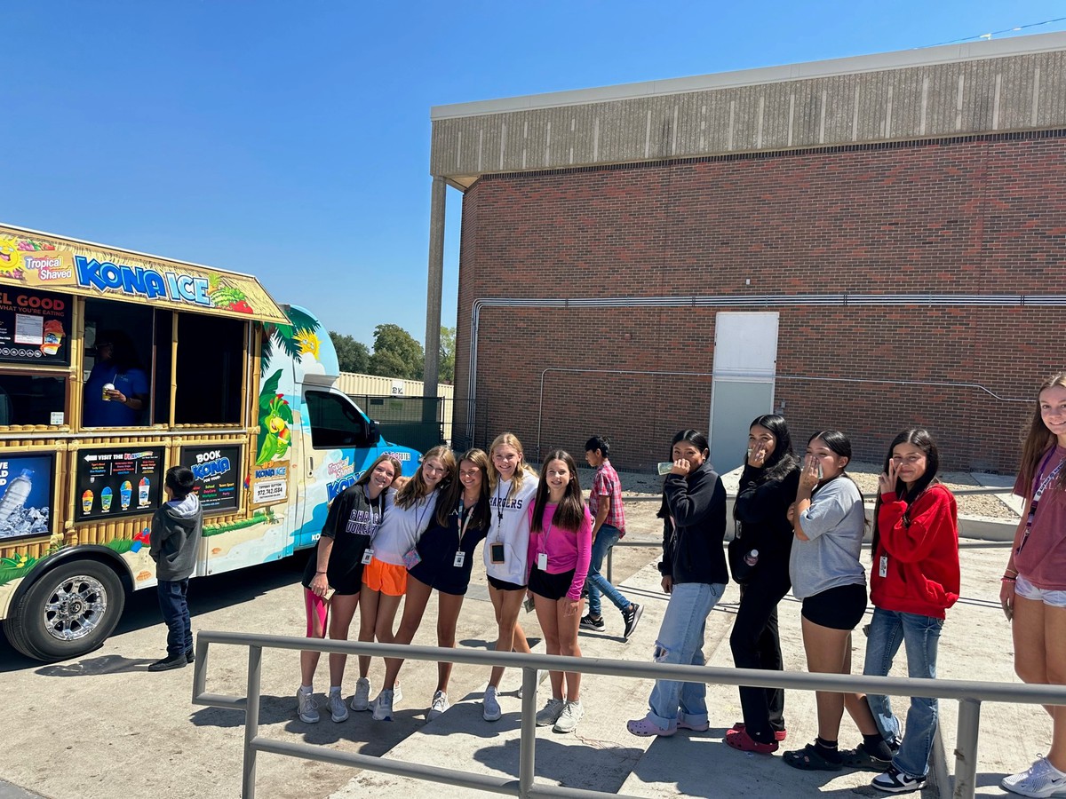 Students in line for Kona Ice Snow cones last Thursday
