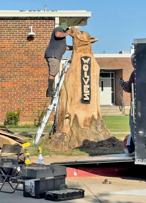 Wolves Carving 2